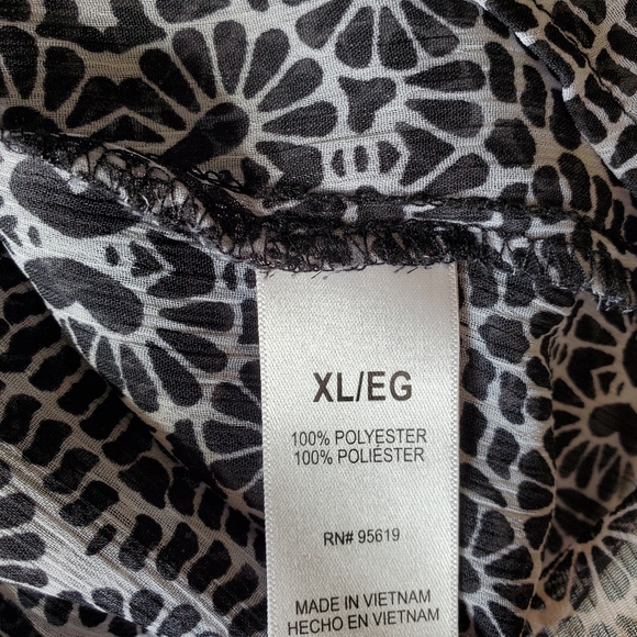 Fever XL Black and White Flowy Sleeveless Top - Picture 3 of 5